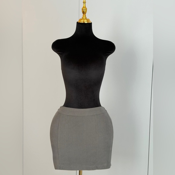 Sincerly Jules Dresses & Skirts - Ribbed Gray Mini Skirt